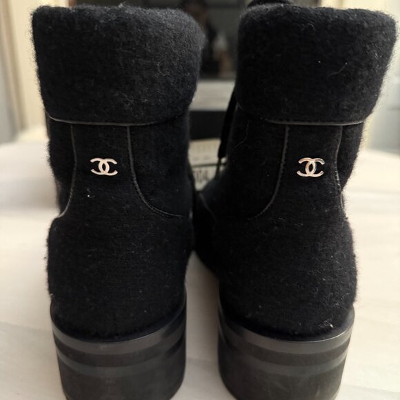 Chanel Lace Up Tweed Boot in Black sz 39.5 $1450 - Picture 5 of 6